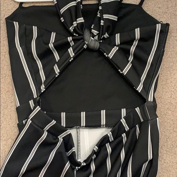 jumpsuit - Picture 3 of 7